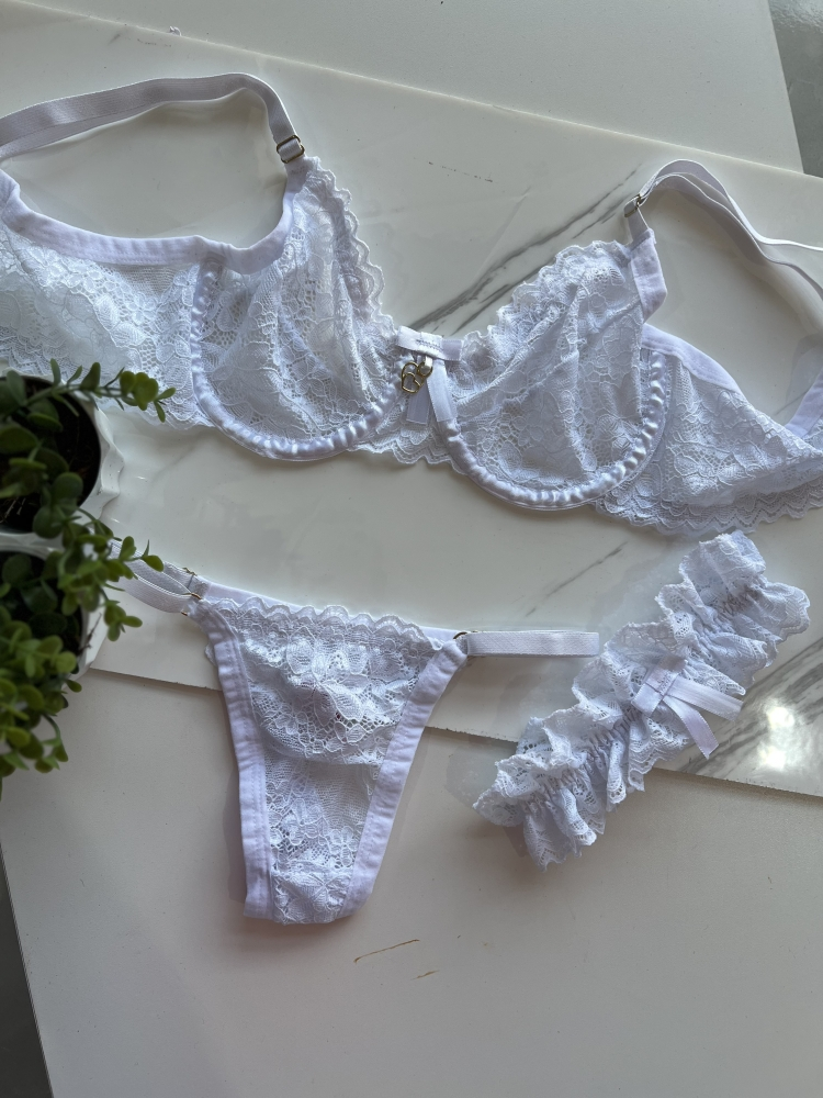 Conjunto sem bojo com cinta liga